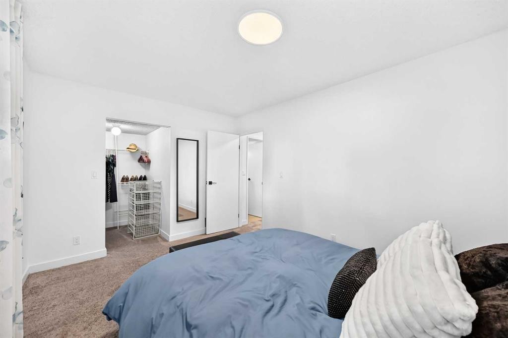 D-109 Stanley Avenue, Okotoks, AB - Indoor Photo Showing Bedroom
