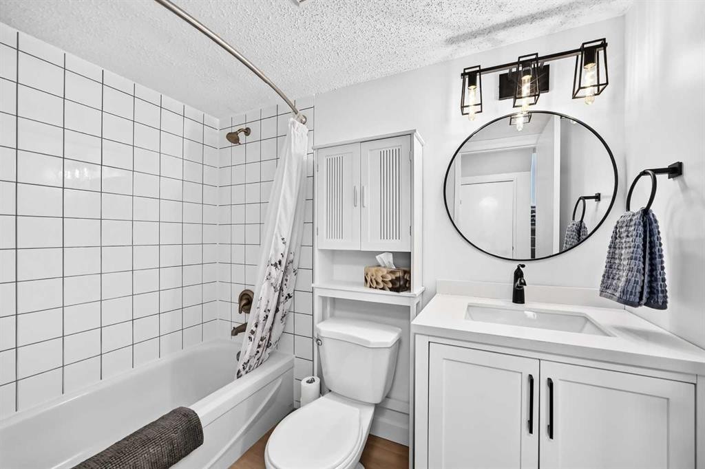 D-109 Stanley Avenue, Okotoks, AB - Indoor Photo Showing Bathroom