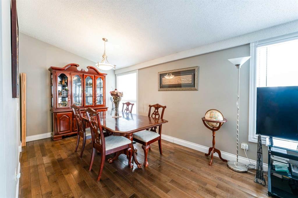 115 Maunsell Close Ne, Calgary, AB - Indoor Photo Showing Dining Room