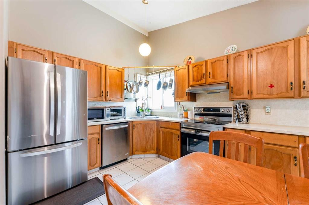 115 Maunsell Close Ne, Calgary, AB - Indoor Photo Showing Kitchen