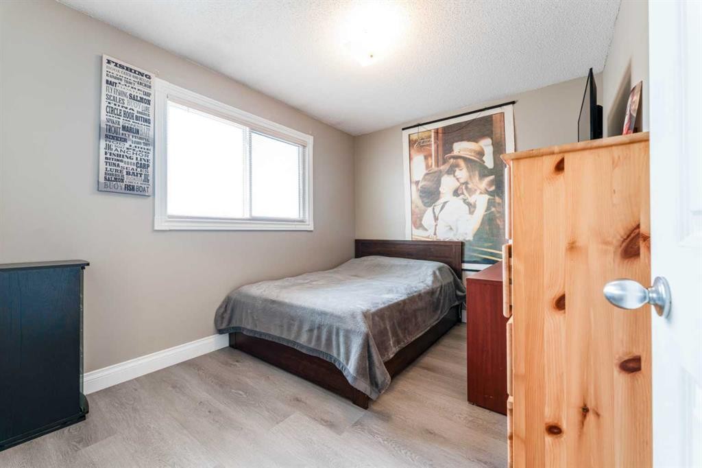 115 Maunsell Close Ne, Calgary, AB - Indoor Photo Showing Bedroom