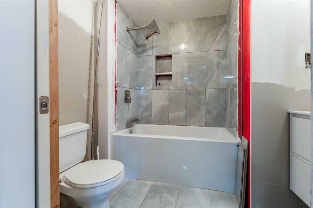 115 Maunsell Close Ne, Calgary, AB - Indoor Photo Showing Bathroom