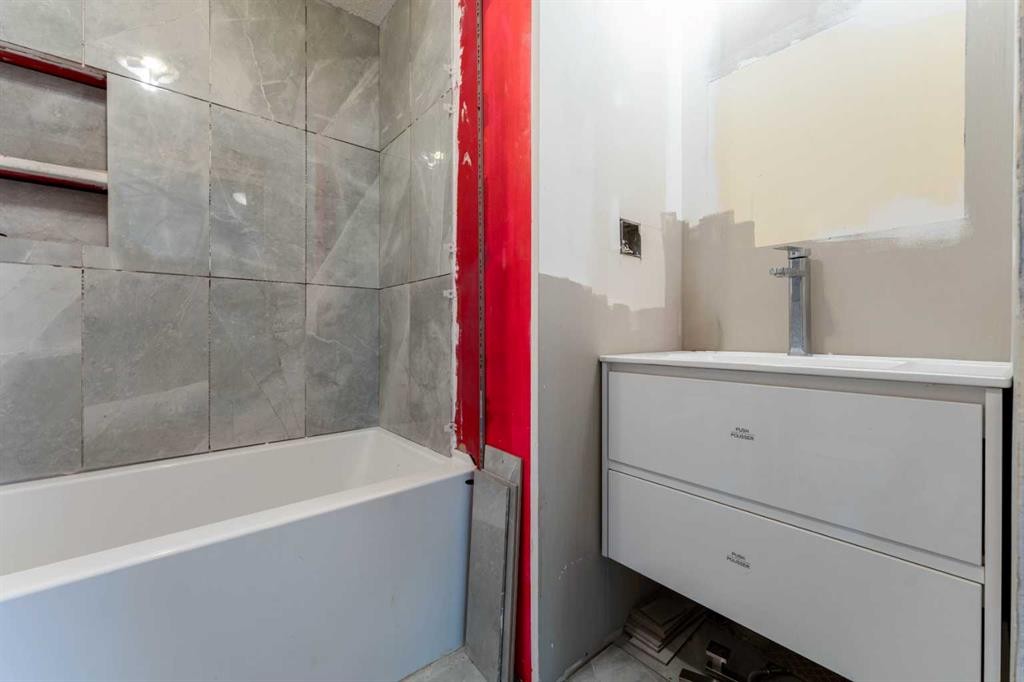 115 Maunsell Close Ne, Calgary, AB - Indoor Photo Showing Bathroom
