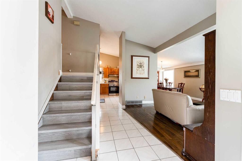 115 Maunsell Close Ne, Calgary, AB - Indoor Photo Showing Other Room