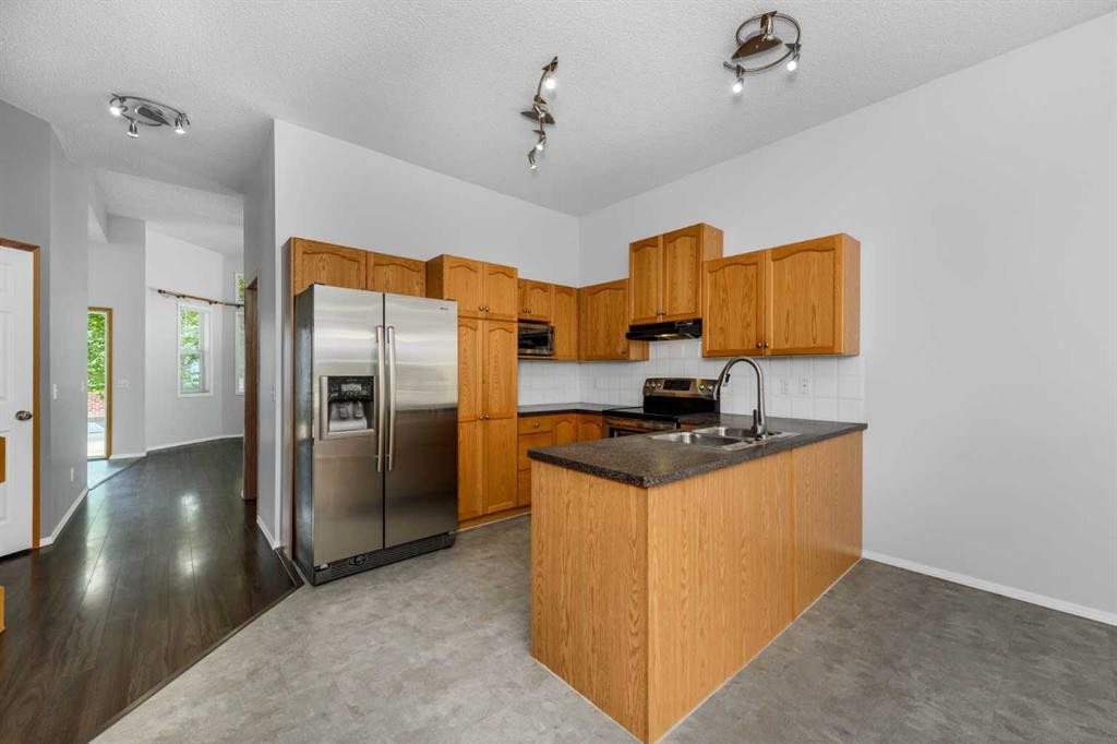 25 Prestwick Pond Terrace Se, Calgary, AB - Indoor Photo Showing Kitchen With Stainless Steel Kitchen