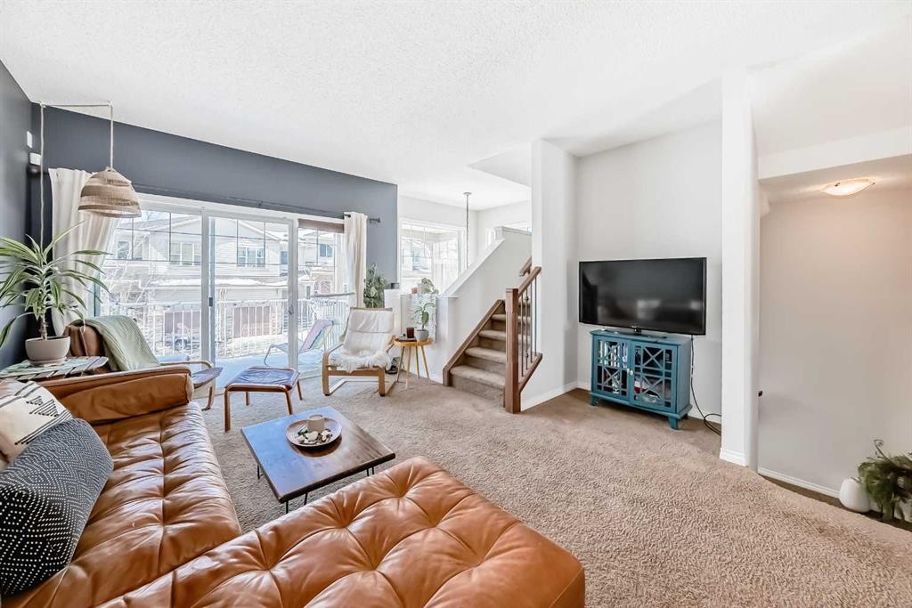296 Sunset Point, Cochrane, AB - Indoor Photo Showing Living Room