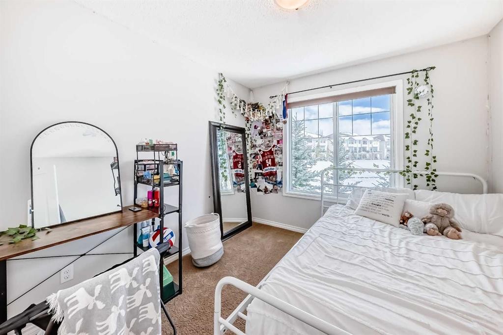 296 Sunset Point, Cochrane, AB - Indoor Photo Showing Bedroom