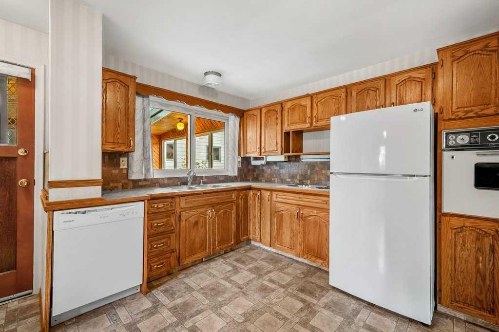 4515 Norquay Drive Nw, Calgary, AB - Indoor Photo Showing Kitchen With Double Sink