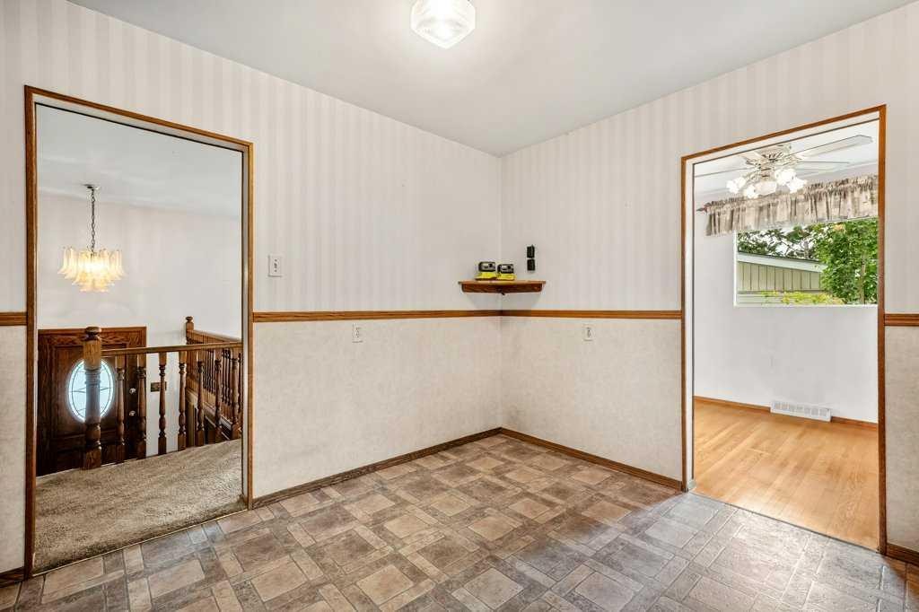 4515 Norquay Drive Nw, Calgary, AB - Indoor Photo Showing Other Room
