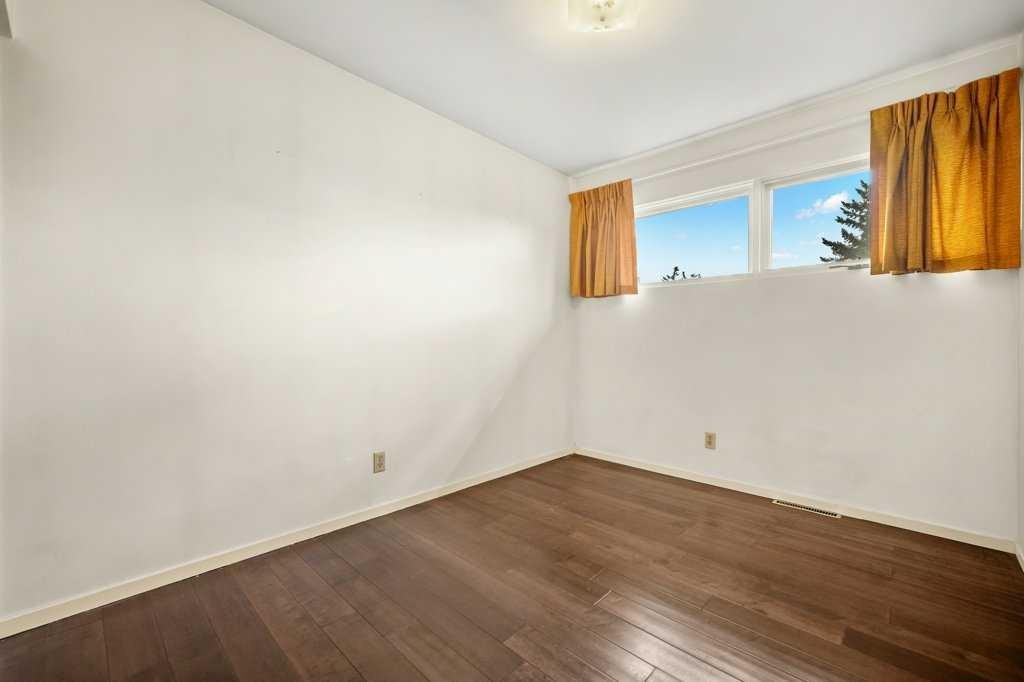 4515 Norquay Drive Nw, Calgary, AB - Indoor Photo Showing Other Room
