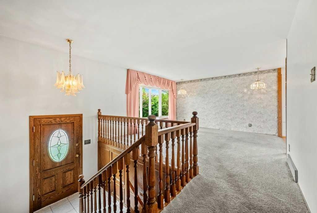 4515 Norquay Drive Nw, Calgary, AB - Indoor Photo Showing Other Room