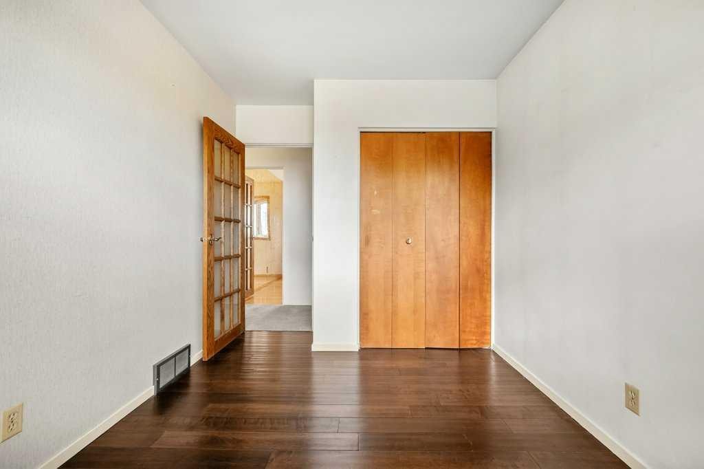 4515 Norquay Drive Nw, Calgary, AB - Indoor Photo Showing Other Room