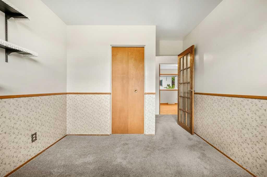 4515 Norquay Drive Nw, Calgary, AB - Indoor Photo Showing Other Room