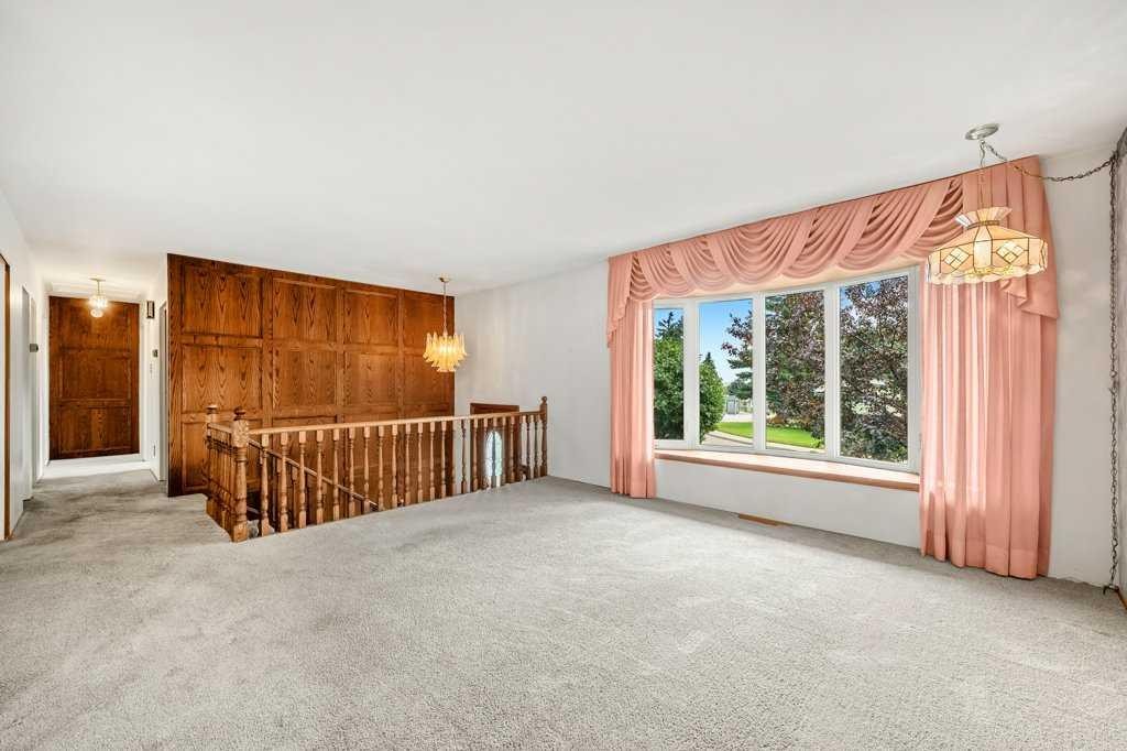 4515 Norquay Drive Nw, Calgary, AB - Indoor Photo Showing Other Room