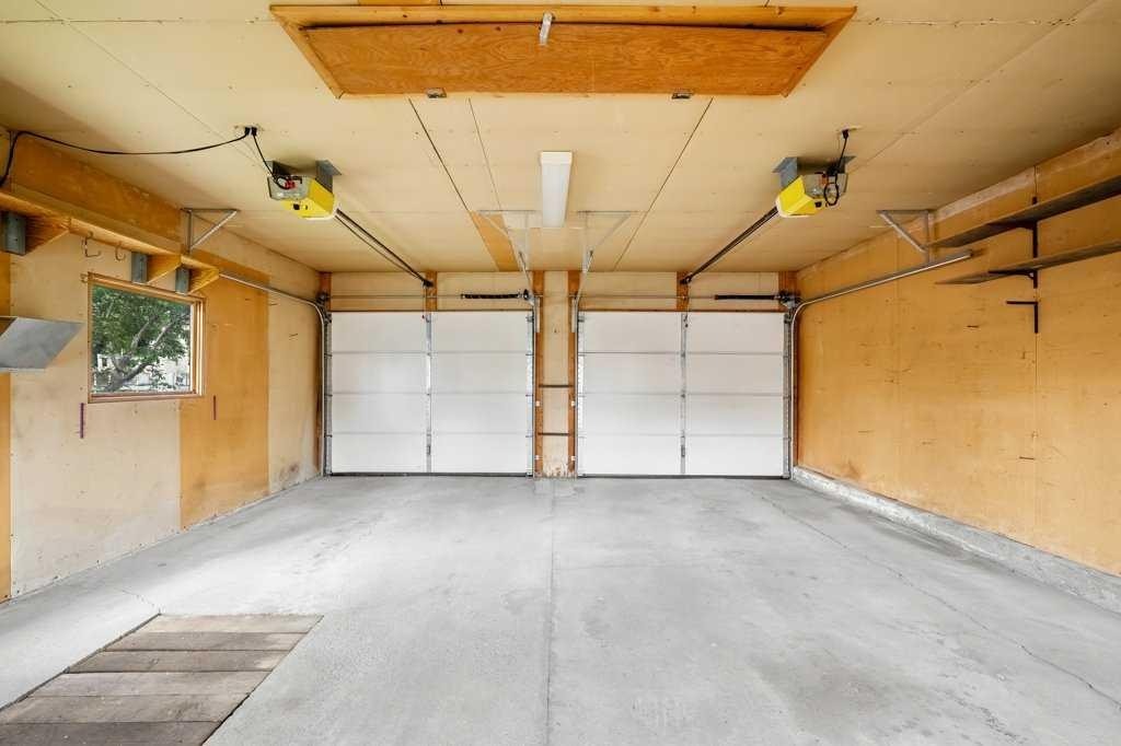 4515 Norquay Drive Nw, Calgary, AB - Indoor Photo Showing Garage