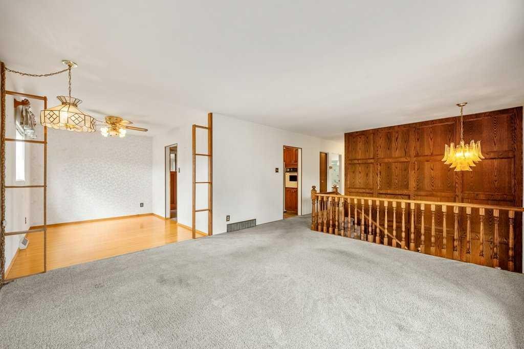 4515 Norquay Drive Nw, Calgary, AB - Indoor Photo Showing Other Room