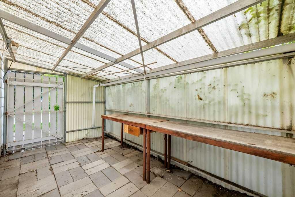 4515 Norquay Drive Nw, Calgary, AB - Indoor Photo Showing Other Room