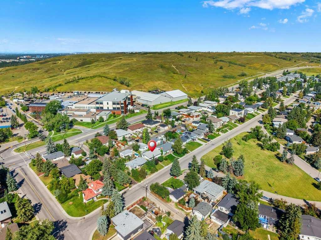 4515 Norquay Drive Nw, Calgary, AB - Outdoor With View
