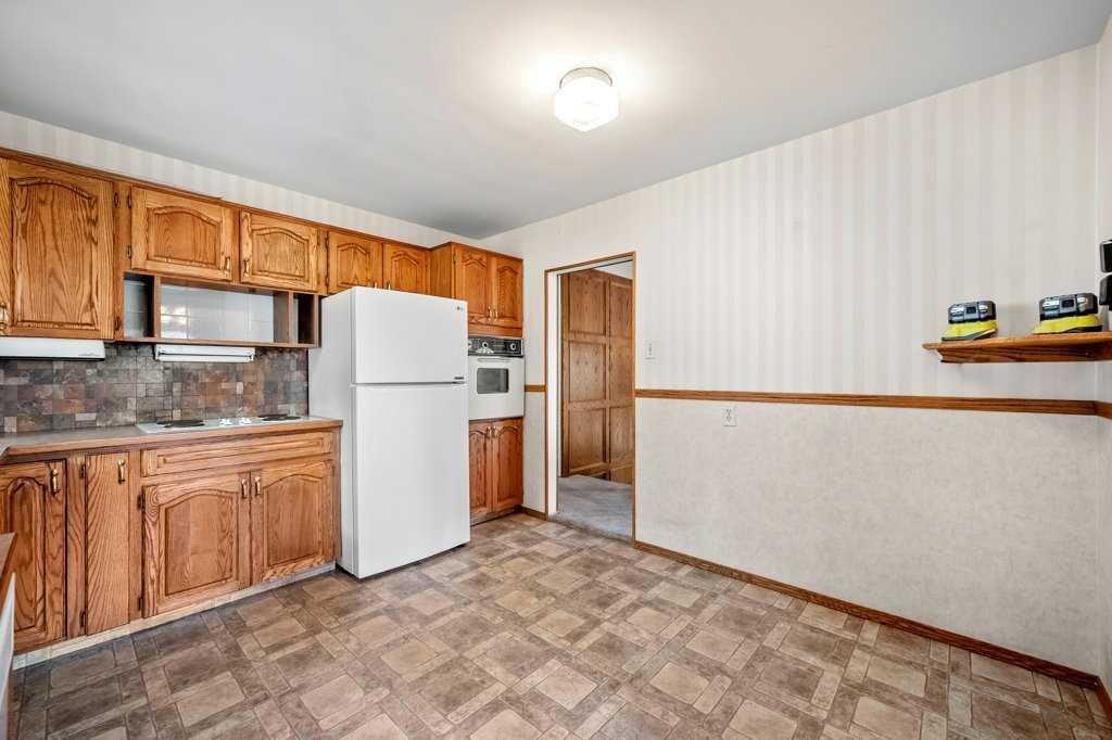 4515 Norquay Drive Nw, Calgary, AB - Indoor Photo Showing Kitchen