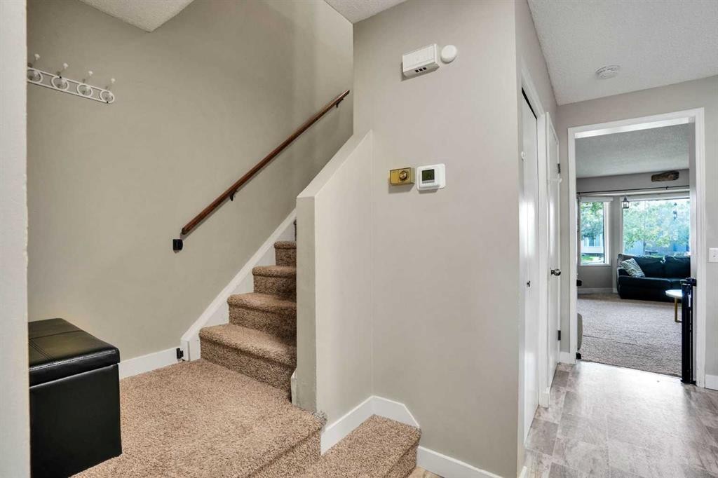 5620 Temple Drive Ne, Calgary, AB - Indoor Photo Showing Other Room