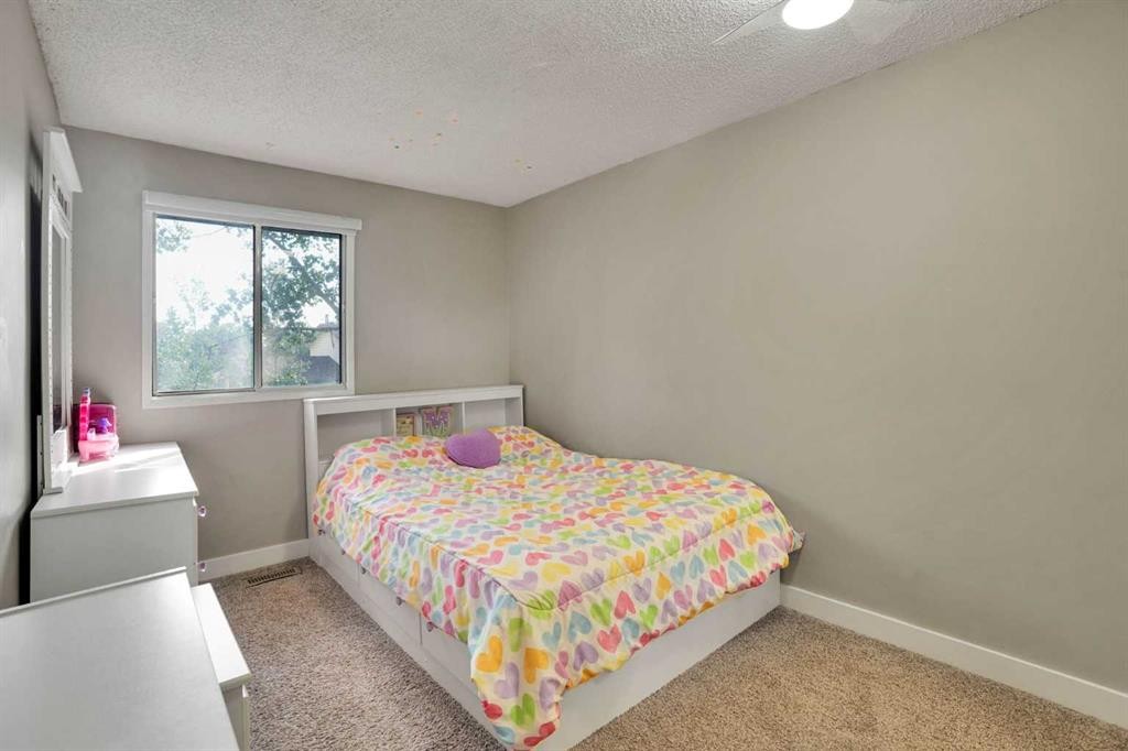 5620 Temple Drive Ne, Calgary, AB - Indoor Photo Showing Bedroom