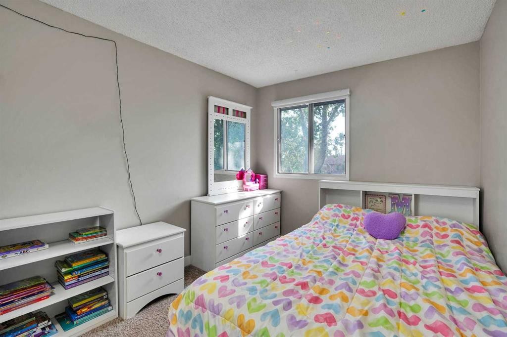 5620 Temple Drive Ne, Calgary, AB - Indoor Photo Showing Bedroom