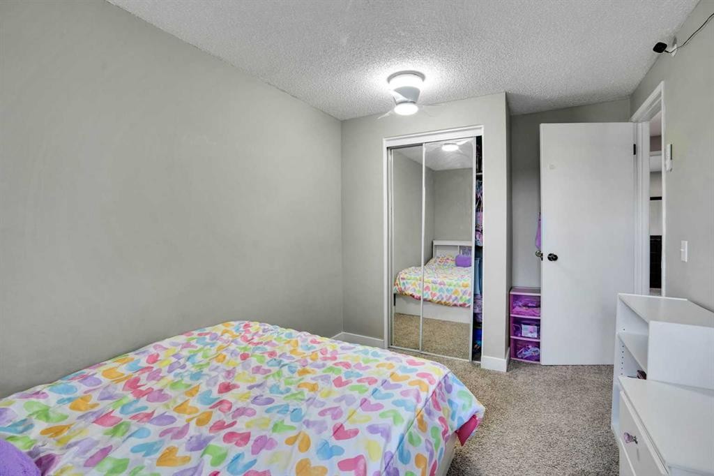 5620 Temple Drive Ne, Calgary, AB - Indoor Photo Showing Bedroom