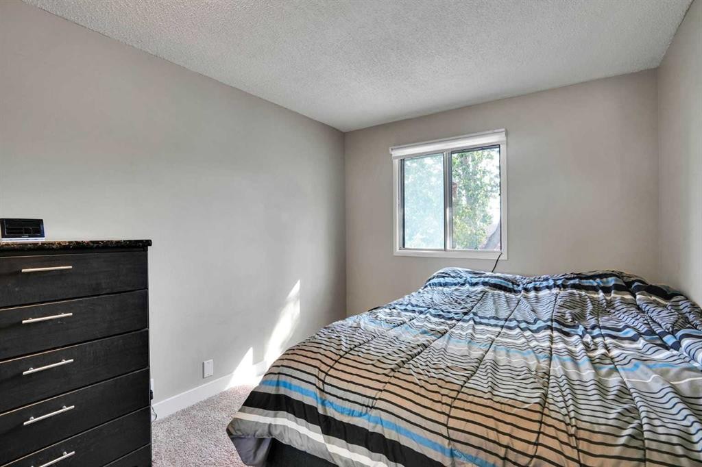 5620 Temple Drive Ne, Calgary, AB - Indoor Photo Showing Bedroom
