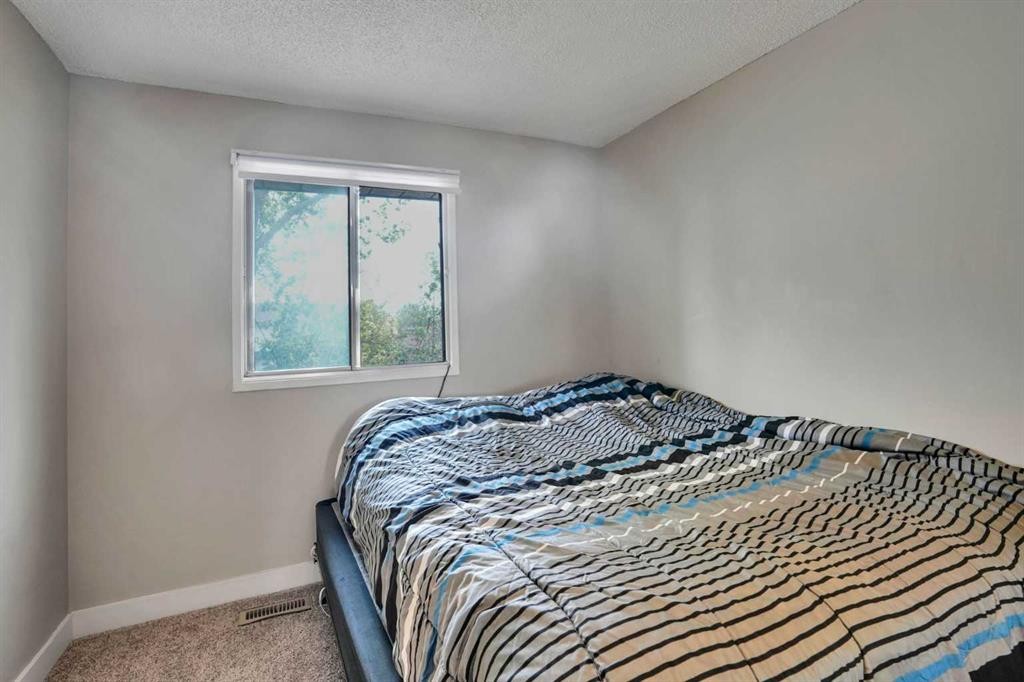 5620 Temple Drive Ne, Calgary, AB - Indoor Photo Showing Bedroom
