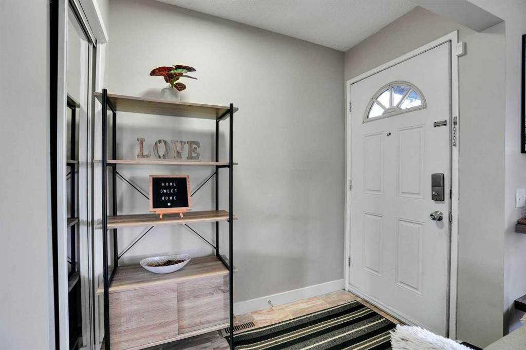 5620 Temple Drive Ne, Calgary, AB - Indoor