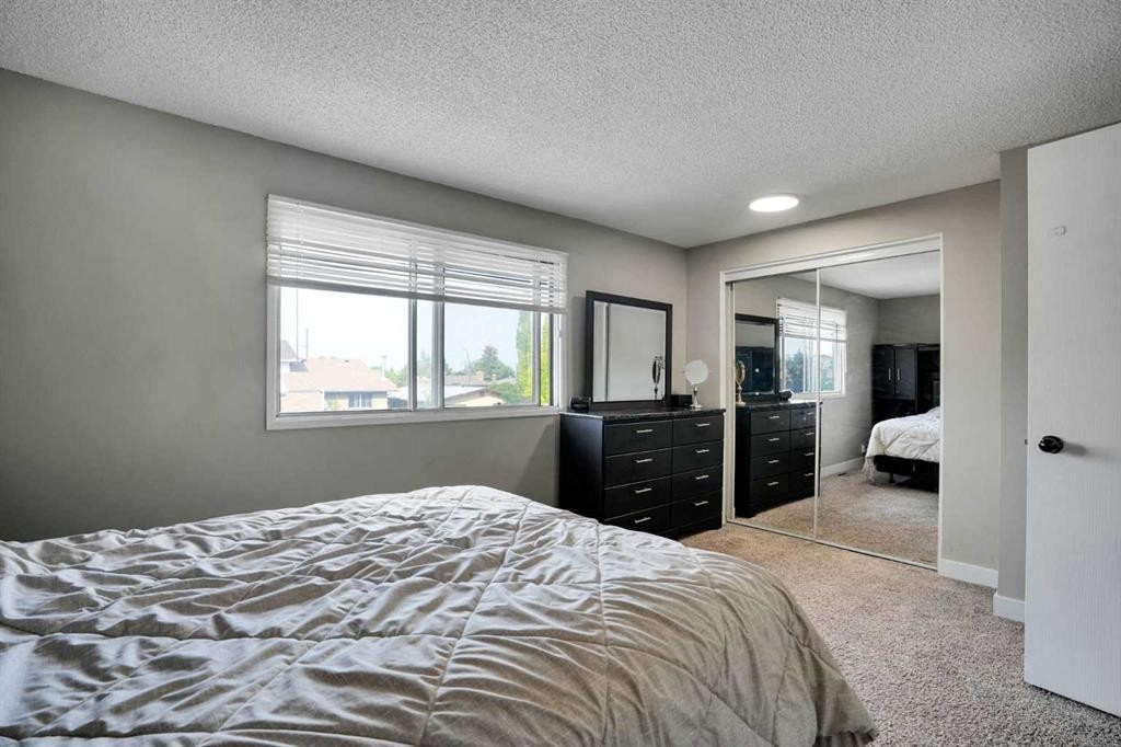 5620 Temple Drive Ne, Calgary, AB - Indoor Photo Showing Bedroom
