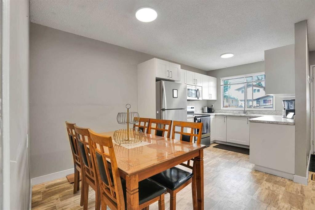 5620 Temple Drive Ne, Calgary, AB - Indoor Photo Showing Other Room