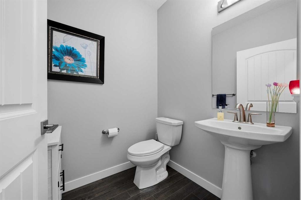 395 Boulder Creek Bay Se, Langdon, AB - Indoor Photo Showing Bathroom