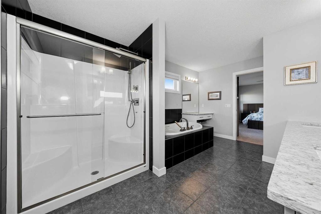 395 Boulder Creek Bay Se, Langdon, AB - Indoor Photo Showing Bathroom