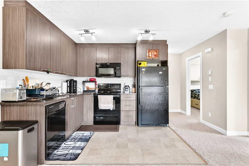 196-300 Marina Drive, Chestermere, AB - Indoor Photo Showing Kitchen