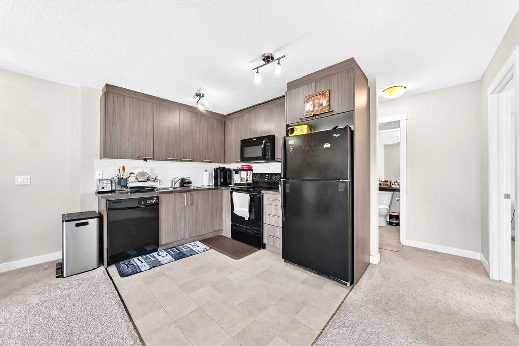 196-300 Marina Drive, Chestermere, AB - Indoor Photo Showing Kitchen