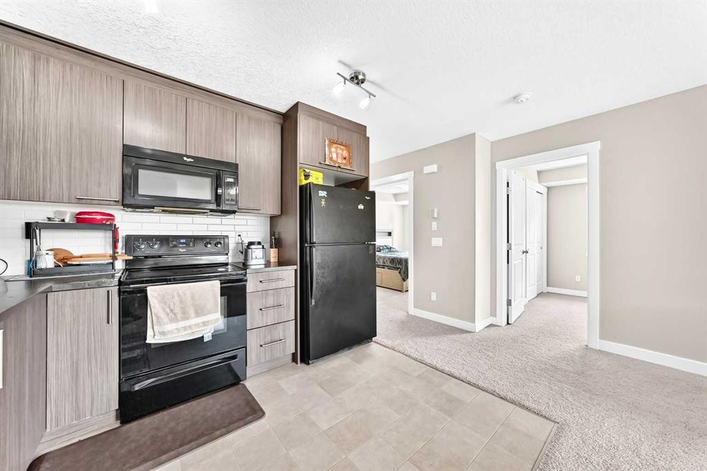 196-300 Marina Drive, Chestermere, AB - Indoor Photo Showing Kitchen