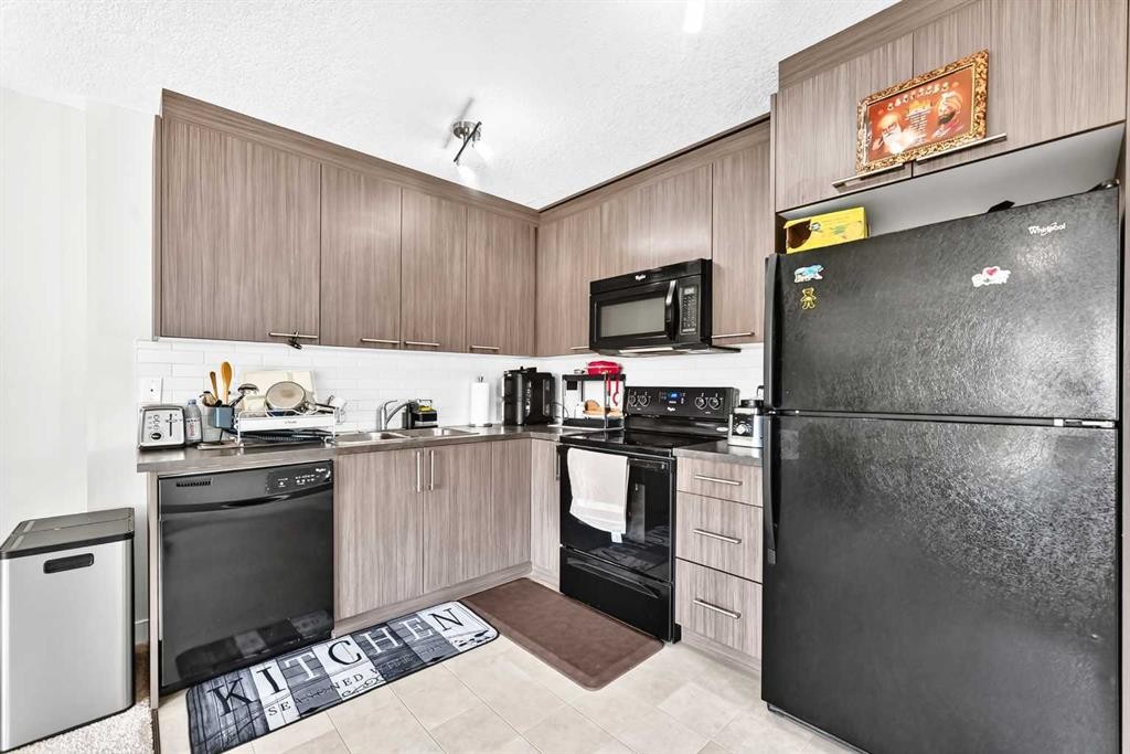 196-300 Marina Drive, Chestermere, AB - Indoor Photo Showing Kitchen With Double Sink