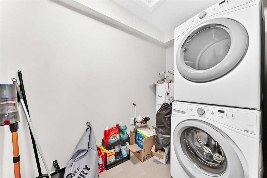 196-300 Marina Drive, Chestermere, AB - Indoor Photo Showing Laundry Room