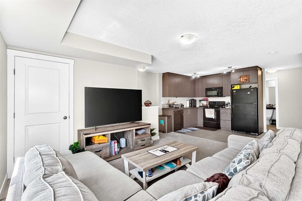196-300 Marina Drive, Chestermere, AB - Indoor Photo Showing Living Room