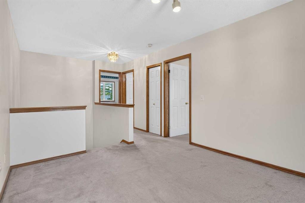 52 Glenbrook Villas Sw, Calgary, AB - Indoor Photo Showing Other Room