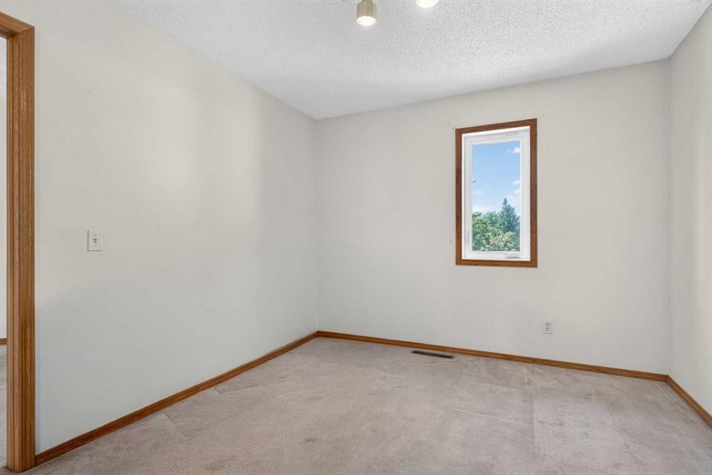 52 Glenbrook Villas Sw, Calgary, AB - Indoor Photo Showing Other Room