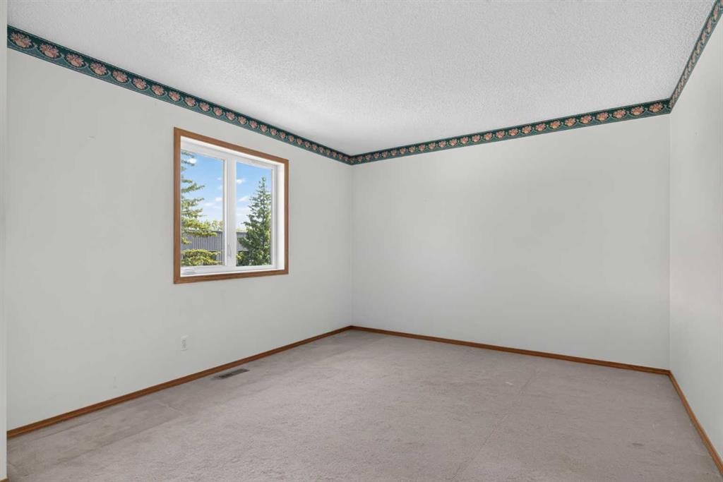 52 Glenbrook Villas Sw, Calgary, AB - Indoor Photo Showing Other Room