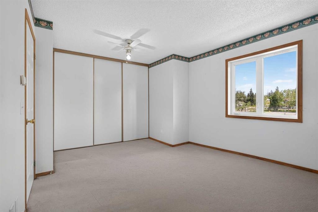 52 Glenbrook Villas Sw, Calgary, AB - Indoor Photo Showing Other Room