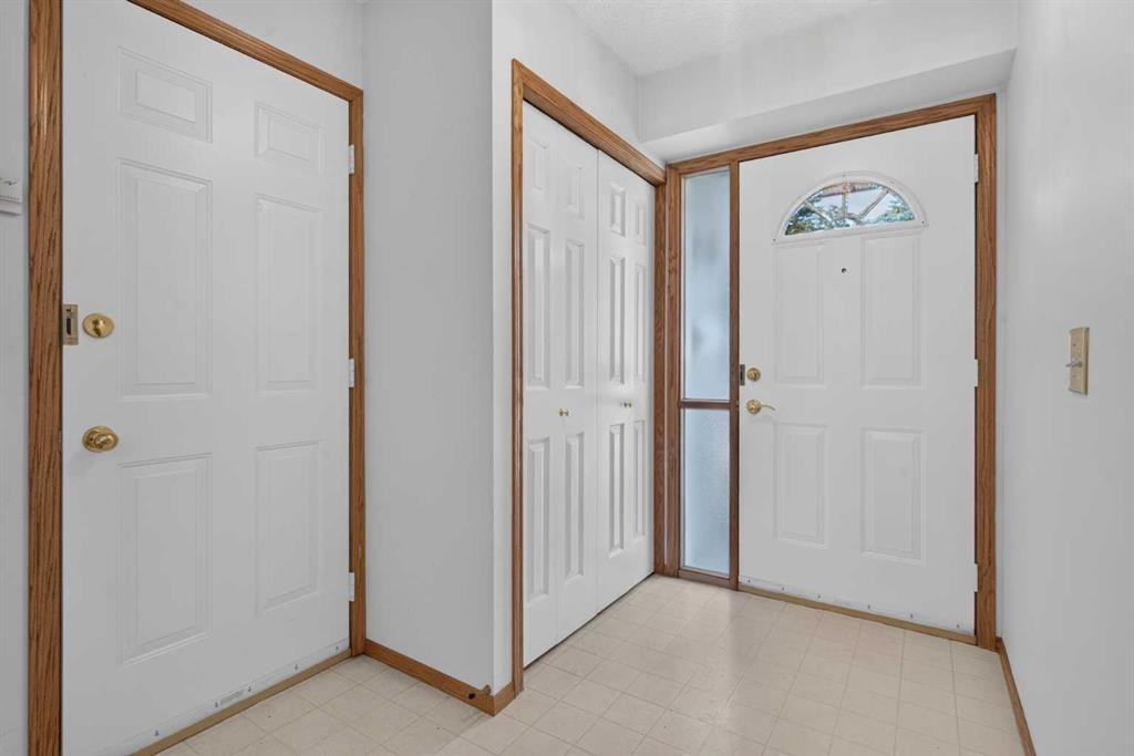 52 Glenbrook Villas Sw, Calgary, AB - Indoor Photo Showing Other Room