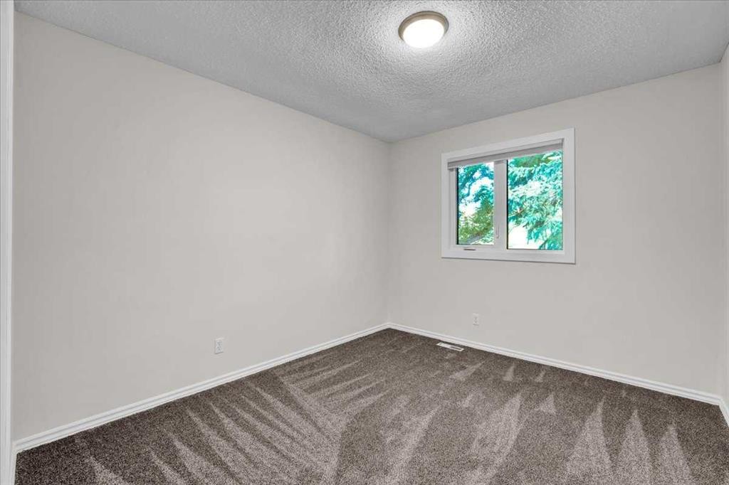 228 Nottingham Road Nw, Calgary, AB - Indoor Photo Showing Other Room