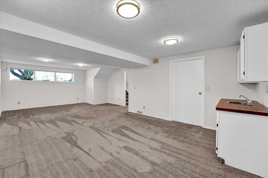 228 Nottingham Road Nw, Calgary, AB - Indoor
