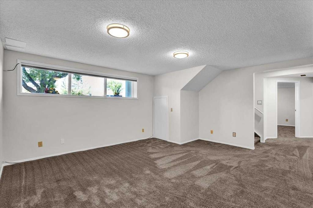 228 Nottingham Road Nw, Calgary, AB - Indoor Photo Showing Other Room