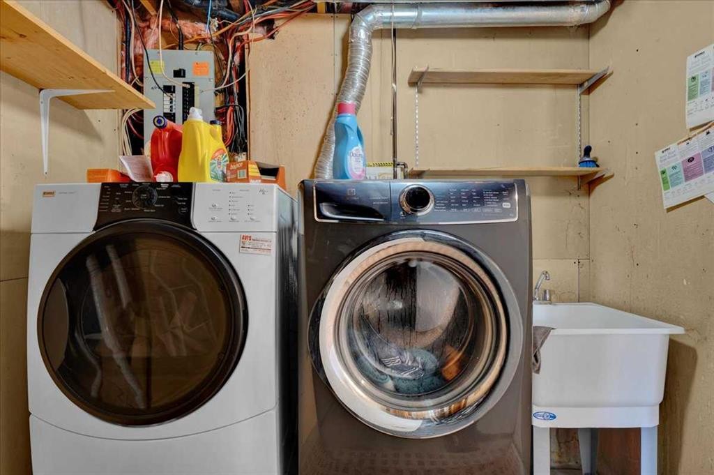 228 Nottingham Road Nw, Calgary, AB - Indoor Photo Showing Laundry Room