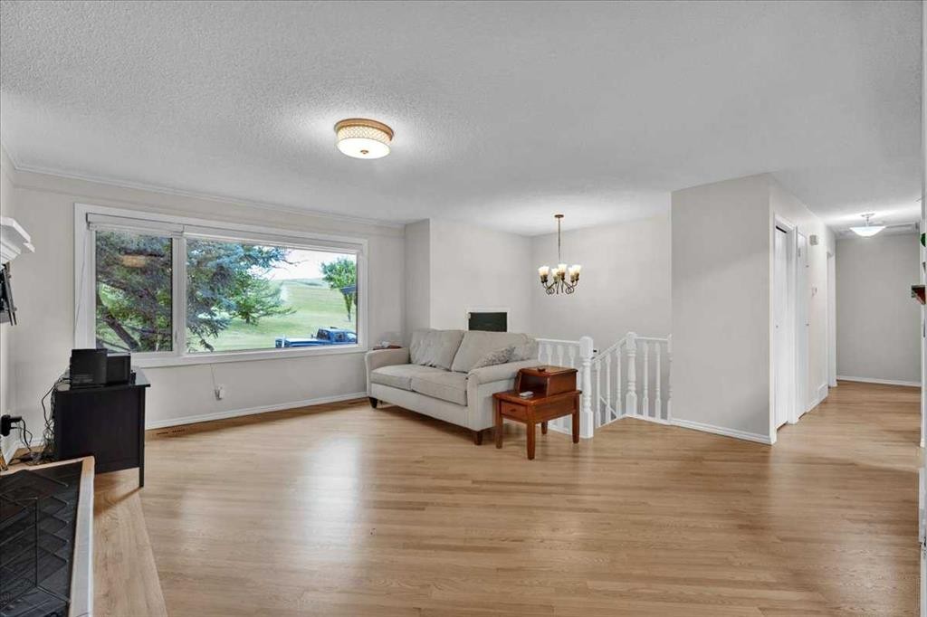 228 Nottingham Road Nw, Calgary, AB - Indoor Photo Showing Living Room